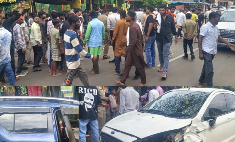 पीरबाबा के सामने तेज रफ्तार कार का तांडव, खड़ी कार में ठोकर मारी, बुजुर्ग बुरी तरह घायल, शराब के नशे में था चालक 1 IMG 20260726 161601