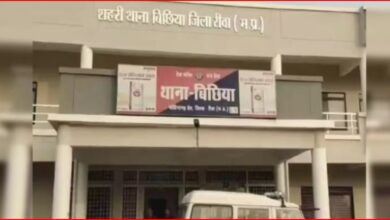 बड़ी खबर: 20 दिन पहले हुआ अंतिम संस्कार, अब पुलिस ने कब्र खोदकर निकाला शव; जांच जारी 17 InCollage 20260731 171357866