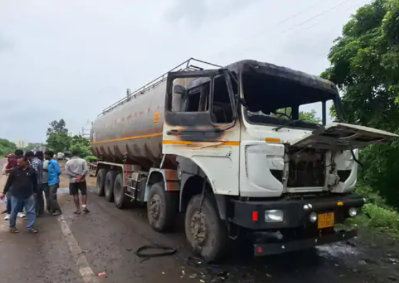 भोपाल में एथेनॉल से भरे टैंकर के केबिन में लगी आग, मुस्तैदी से टला बड़ा हादसा 1 Screenshot 2026 07 09 175630