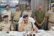 जुए के अड्डे से 9 जुआरी गिरफ्तार : 3 देशी पिस्टल, 12 कारतूस, 72 हजार नगद व 11 लग्जरी गाड़ियां जब्त; 50 लाख का मशरूका बरामद 9 Screenshot 20260702 182310.WhatsApp