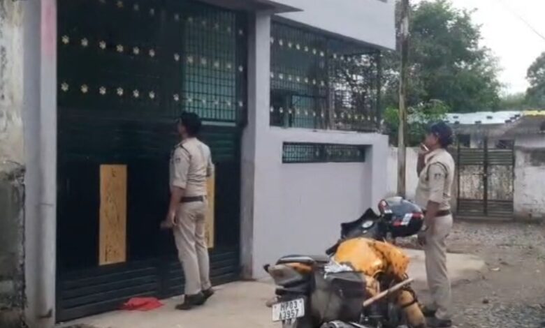यशभारत ब्रेकिंग : सुहागी पन्नी मोहल्ले में देह व्यापार का भंडाफोड़, सात लोग हिरासत में, देखे वीडियो.. 1 Screenshot 20260710 200043 WhatsApp