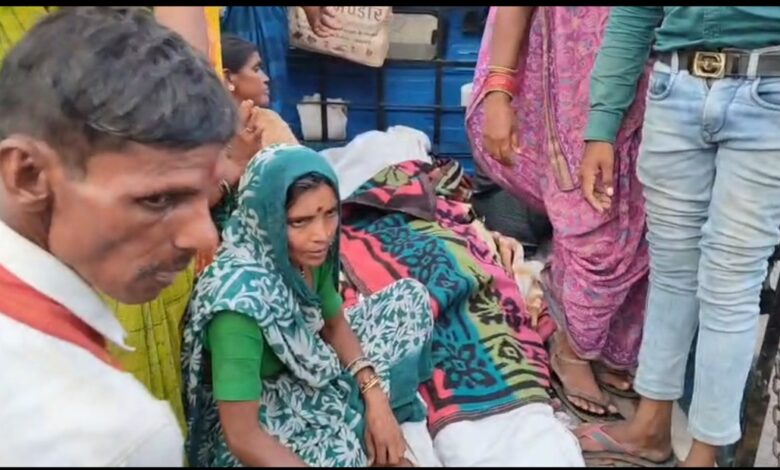 थाने के सामने आत्मदाह करने वाले पूनाराम ने तोड़ा दम, शव रखकर परिजनों ने किया चक्काजाम 1 Screenshot 20260711 210843 WhatsApp