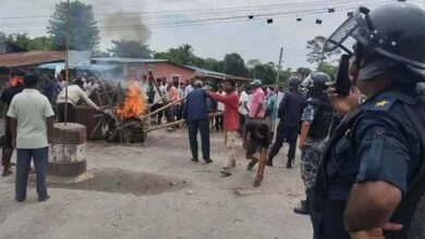 नेपाल में भारी बवाल: हिंसा के बाद भारत सीमा पर हाई अलर्ट, दो जिलों में कर्फ्यू 5 Untitled 4 copy 11