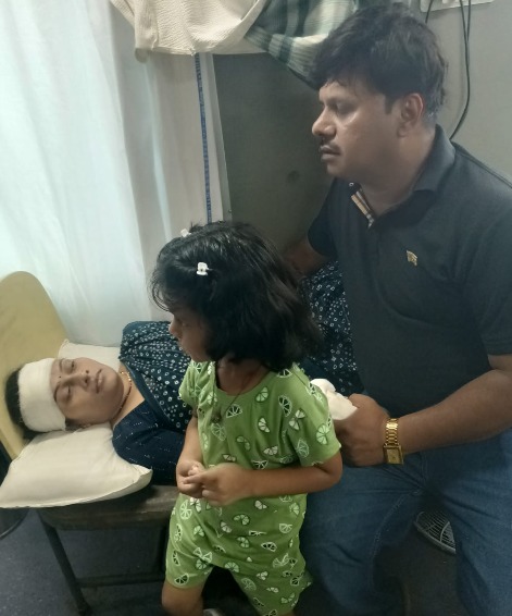 चलती ट्रेन में चढ़ने के दौरान फिसली महिला, ट्रेन मैनेजर की सतर्कता से बची जान - भोपाल स्टेशन पर अमरकंटक एक्सप्रेस में हुआ हादसा, प्रेशर ड्रॉप कर तत्काल रोकी ट्रेन 3 WhatsApp Image 2026 07 01 at 09.31.48