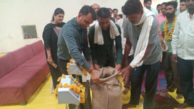कलेक्टर ने किसानों संग कंधे पर उठाई बोरी, तौल कांटे का पूजन कर दिलाया भरोसा 9 WhatsApp Image 2026 07 01 at 16.24.45