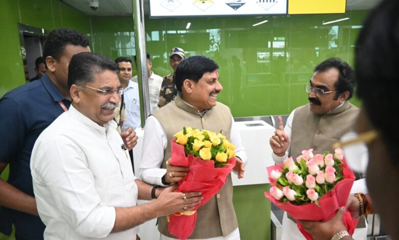 मुख्यमंत्री डॉ. मोहन यादव पंहुचे जबलपुर,डुमना एयरपोर्ट पर भाजपा नेताओं ने किया स्वागत 1 WhatsApp Image 2026 07 01 at 18.06.22