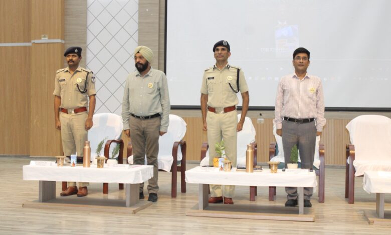 साइबर सेफ क्लिक अभियान 2.0 में 500 छात्रों ने ली डिजिटल सुरक्षा और नशामुक्ति की शपथ 1 WhatsApp Image 2026 07 01 at 18.24.13 1