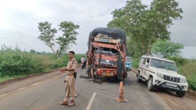 बेलखाडू के पास कंटेनर और मिनी ट्रक में भीषण भिड़ंत 8 WhatsApp Image 2026 07 02 at 18.44.51 1