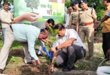 एक पेड़ मां के नाम अभियान में शामिल हुए संभागायुक्त, आईजी 5 WhatsApp Image 2026 07 17 at 10.47.48