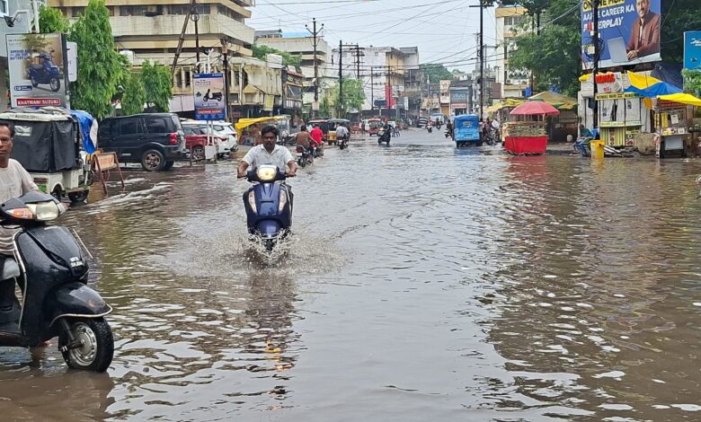 थोड़ी सी बारिश में ही सिविक सेंटर की सड़कें हुईं लबालब,,,देंखे वीडियो 1 WhatsApp Image 2026 07 19 at 14.42.28