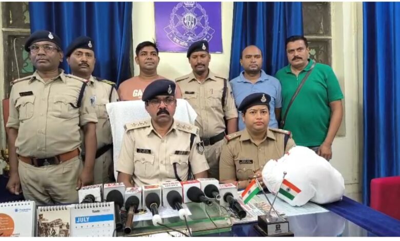 महिला तस्कर के मंसूबों पर जीआरपी का प्रहार,3 किलो गांजे के साथ उड़ीसा की युवती गिरफ्तार 1 WhatsApp Image 2026 07 20 at 17.04.28