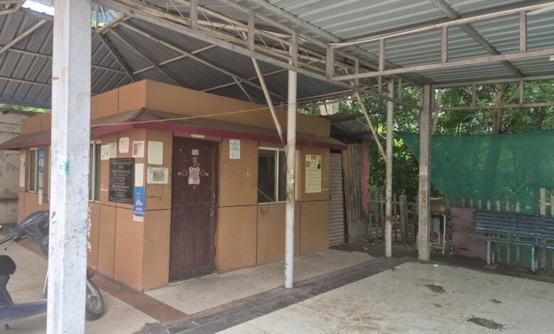 रेलवे अस्पताल की कैंटीन का ताला बंद कर भूखे-प्यासे मरीजों को भूला प्रशासन, 1.5 किमी पैदल चलने को मजबूर परिजन 1 WhatsApp Image 2026 07 30 at 12.01.40