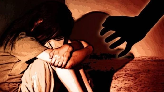 नाबालिग से दुष्कर्म के आरोप में दो आरक्षक गिरफ्तार 1 telangana rape 29230419 16x9 1