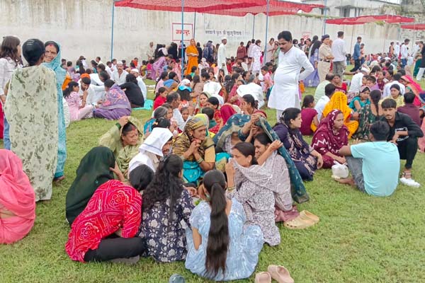 जेल में गूंजा बहनों का स्नेह, राखी बंधवाते कैदी भाइयों की आंखें छलकीं, देखे विडिओ ...... 1 01 15