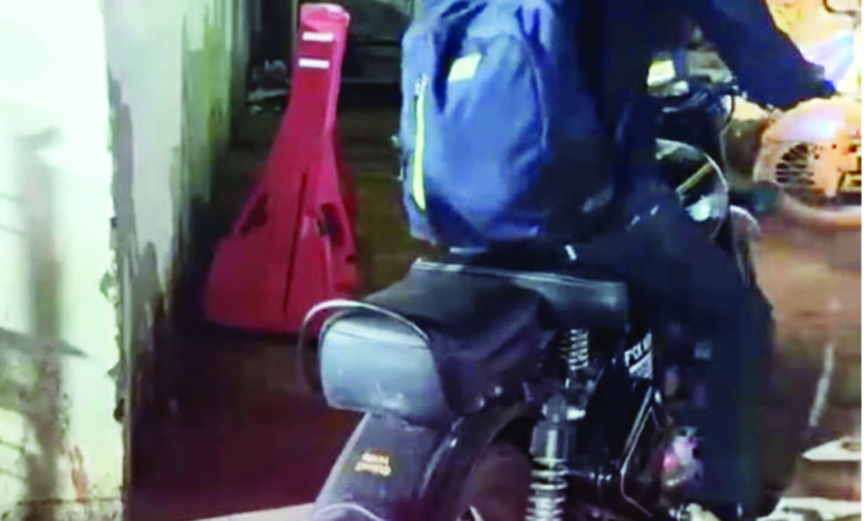 मॉडिफाइड साइलेंसर से ध्वनि प्रदूषण फैला रहे वाहनों पर पुलिस का एक्शन, यातायात पुलिस ने मिशन चौक पर चलाया अभियान 1 01 5