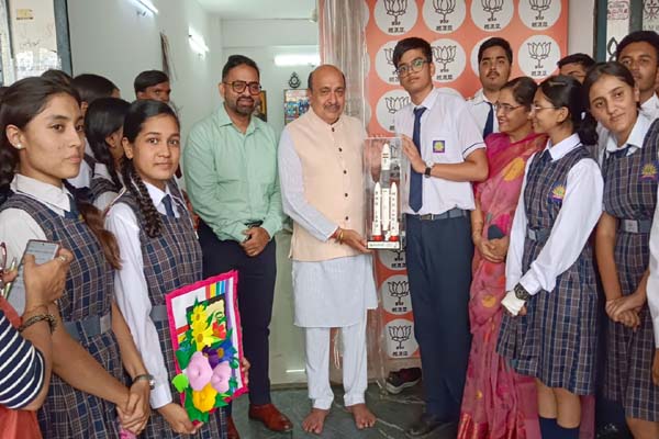 स्टेमफील्ड इंटरनेशनल स्कूल के छात्रों ने विधायक अशोक रोहाणी का जताया आभार 2 010
