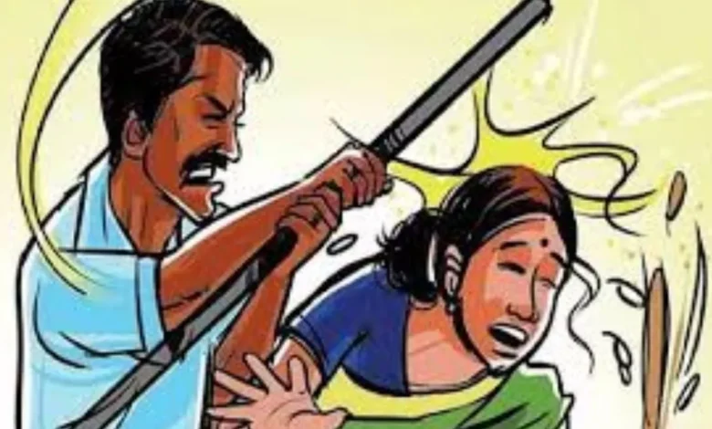 मामूली विवाद में महिला पर फावड़े से हमला, मामला दर्ज 1 01 09 2025 up crime news 53 24032157