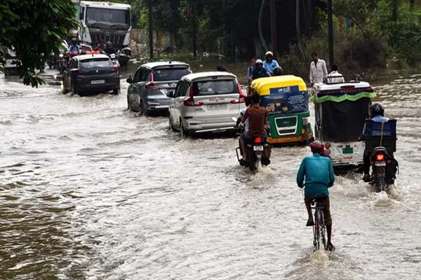 देशभर में बारिश का कहर, असम में बाढ़ से 99 मौतें 1 02 7