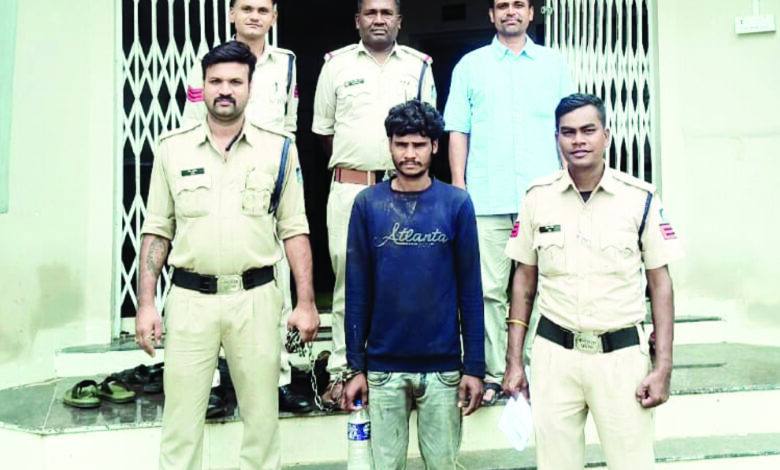 सूने घर को बनाया निशाना, अब आरोपी सलाखों के पीछे, उमरियापान पुलिस ने पकड़ा शातिर चोर, जेवरात बरामद 1 03 8