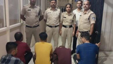 पुलिस की कांबिंग गश्त, 223 वारंट तामील; 22 शराब तस्कर और 5 चाकूबाज गिरफ्तार 7 05 10