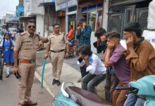 रांझी में पुलिस ने स्कूल की छुट्टी के समय मनचलों पर कसी नकेल,सबक सिखाने लगवाई उठक बैठक 9 05 2