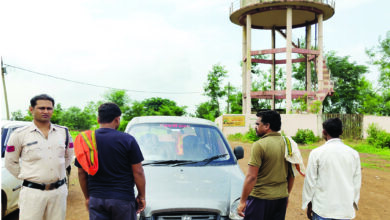 कार में बैठकर शराब का सेवना पड़ा भारी, निवार पुलिस ने सुराप्रेमियों को सिखाया सबक, तीन के खिलाफ कार्रवाई 10 05 4