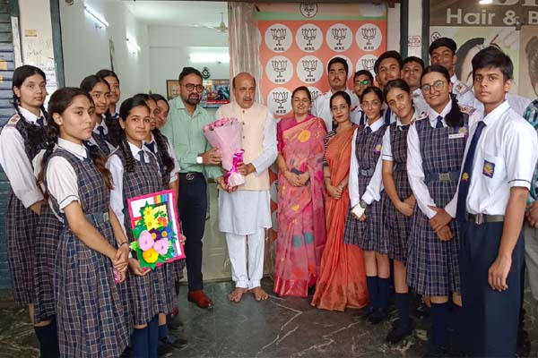 स्टेमफील्ड इंटरनेशनल स्कूल के छात्रों ने विधायक अशोक रोहाणी का जताया आभार 1 08