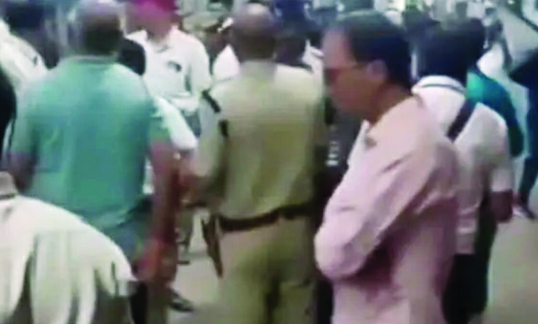 पेंट्री कार के वेंडर को स्टेशन में जमकर पीटा, यात्री को चाय देने की बात पर वारदात, मैहर जीआरपी में दर्ज हुई रिपोर्ट 1 103