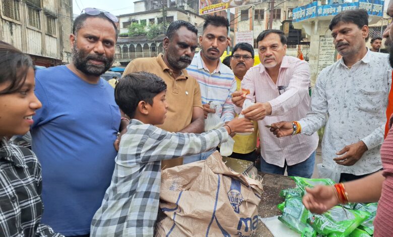 ‘खा गए शक्कर, पी गए तेल’ के नारों से गूंजा घंटाघर 1 20260827 124928 1