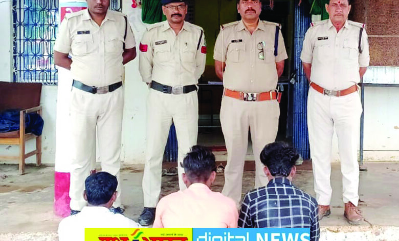 जेल से छूटते ही फिर अपराध, घर में घुसकर मारपीट, निवार पुलिस ने की कार्रवाई, तीन आरोपी गिरफ्तार 1 3 1