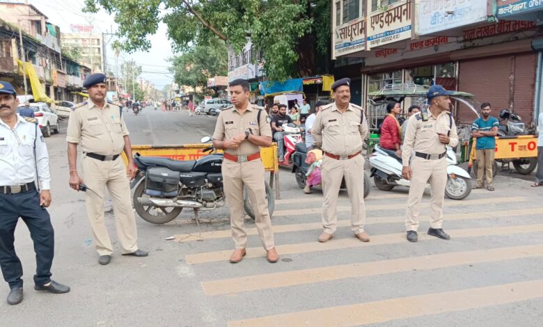 त्योहारों से पहले शहर के बाजारों में बढ़ी भीड़,ट्रैफिक पुलिस ने बनाए 24 कट पॉइंट 1 50904dc7 15fc 4249 94c3 614e0b98568d