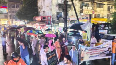 टॉर्च की रोशनी में गूंजी आवाज, अवैध निर्माण हटाओ, आवासीय क्षेत्र बचाओ 50 से अधिक कॉलोनियों के रहवासी सड़क पर उतरे, सुप्रीम कोर्ट के निर्देशों पर कार्रवाई नहीं होने का लगाया आरोप 1 IMG 20260810 WA0016