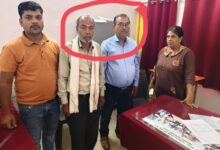 किसान से मांगी रिश्वत, लोकायुक्त के ट्रैप में फंसे एई और लाइनमैन 4 IMG 20260817 WA0005 1