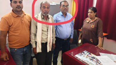 किसान से मांगी रिश्वत, लोकायुक्त के ट्रैप में फंसे एई और लाइनमैन 4 IMG 20260817 WA0005 1