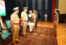 राष्ट्रपति के विशिष्ट सेवा पदक से सम्मानित आईपीएस कृष्णा वेणु देशावतु का राजभवन में अभिनंदन राज्यपाल मंगुभाई पटेल ने कर्तव्यनिष्ठा और जनसेवा के लिए दी बधाई, पदक विजेता अधिकारियों का भी हुआ सम्मान 5 IMG 20260817 WA0005