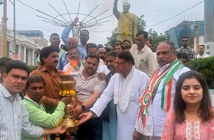 भोपाल पहुंची राजीव गांधी सद्भावना यात्रा, प्रतिमा पर अर्पित किए श्रद्धासुमन पूर्व मंत्री पीसी शर्मा ने किया यात्रा का स्वागत, नर्मदा मंदिर से गुनासाथी के लिए रवाना हुए 1 IMG 20260817 WA00063 1