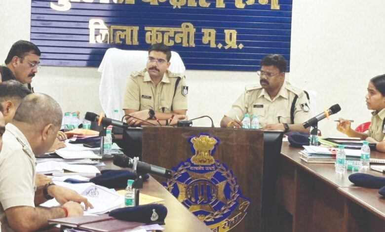 ग्राउंड पुलिसिंग को मजबूत करने की कवायद, अपराधों के खुलासे के लिए करें तकनीकी संसाधनों का उपयोग, एसपी ने की अपराधों की समीक्षा 1 IMG 20260821 WA0013