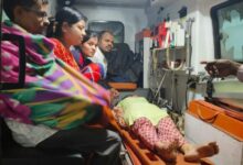 तीन दिन से भूख हड़ताल पर बैठी महिला अभ्यर्थी बेहोश नीलम पार्क में वर्ग 2 और 3 की पदवृद्धि को लेकर आंदोलन जारी, तबीयत बिगड़ने पर अस्पताल में कराया भर्ती 2 IMG 20260829 WA0021