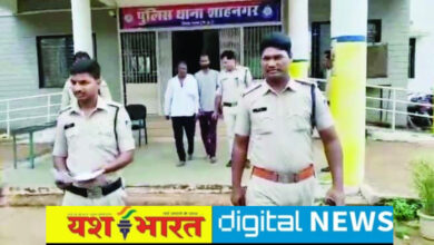 विवाद के बाद पति ने फांसी पर लटकाया पत्नी को, घटना को छिपाने के लिए बताई सीढिय़ों से गिरने की कहानी, पीएम रिपोर्ट से अंधे हत्याकांड का खुलासा, पति एवं एक अन्य गिरफ्तार 8 IMG 20260809 144843