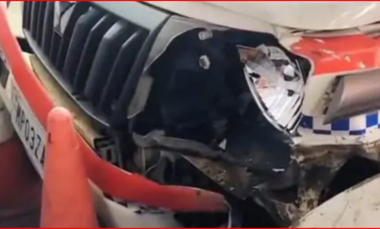पुलिस वाहन से टकराए घायल युवक की मौत : दूसरा घायल अस्पताल में भर्ती; चालक पर केस दर्ज 1 InCollage 20260801 203042624