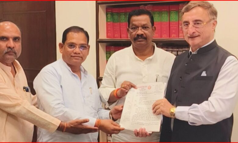 मंडला फोर्ट और नैनपुर जंक्शन को WCR जबलपुर जोन में शामिल करने तथा मंडला को पूर्ण कोचिंग टर्मिनल बनाने की पुरजोर मांग 1 InCollage 20260803 204634283