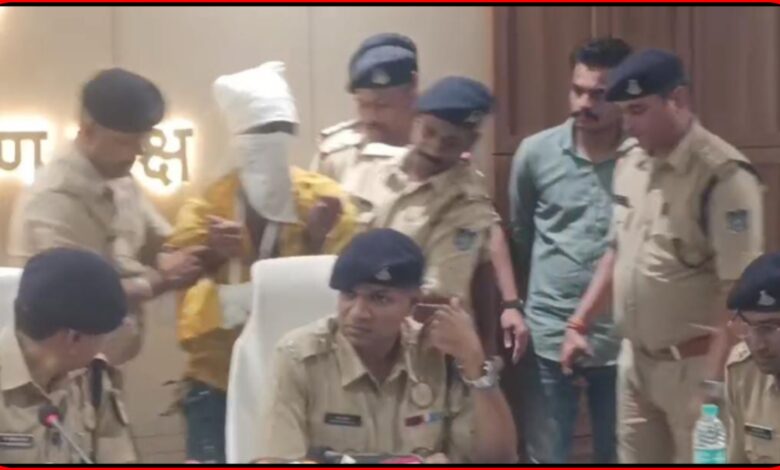 8 साल की मासूम से दुष्कर्म के बाद हत्या : स्कूल से "पापा बुला रहे" कहकर ले गया दरिंदा, जंगल में मिला शव 1 InCollage 20260806 195308047