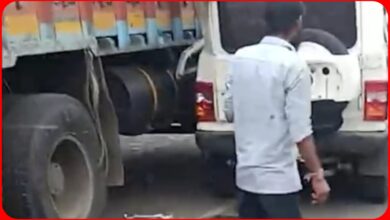 दर्दनाक सड़क हादसा: तेज रफ्तार कार खड़े ट्रक से टकराई, 2 महिलाओं की मौत, 2 गंभीर 1 InCollage 20260806 221658344