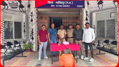 खूनी सनक : पत्नी पर कुल्हाड़ी से हमला करने वाला आरोपी पति छिंदवाड़ा से गिरफ्तार , हथियार भी बरामद 3 InCollage 20260808 202357822