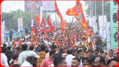 कंधों पर कांवड़, हाथों में पौधा... आस्था के साथ प्रकृति बचाने का संकल्प : जबलपुर में निकली प्रदेश की सबसे बड़ी संस्कार कांवड़ यात्रा, एक लाख से अधिक श्रद्धालुओं के जुटने की उम्मीद 11 InCollage 20260810 104318597