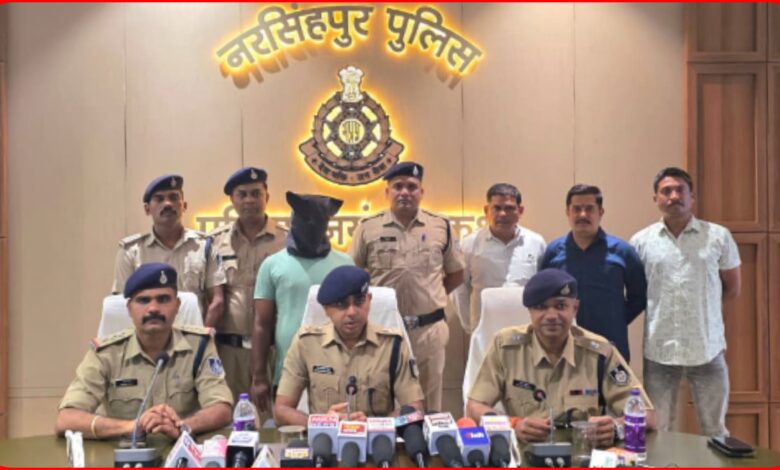 फर्जी आईएएस बनकर महिला डॉक्टर से 3 लाख की ठगी, वाराणसी से गिरफ्तार : जीवनसाथी डॉट कॉम के जरिए जाल, AI से बनाता था फर्जी तस्वीरें 1 InCollage 20260813 193101317