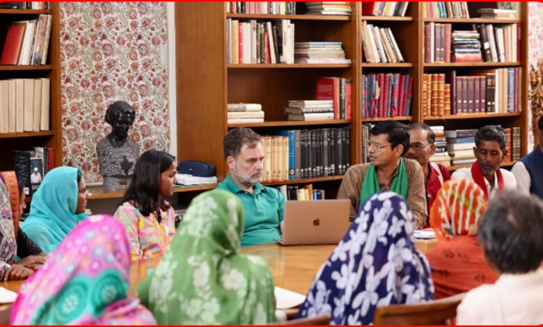 "आशियाने उजाड़कर कैसा विकास?"— केन-बेतवा के विस्थापितों की दिल्ली दरबार में हुंकार, विस्थापितो ने राहुल गांधी से मिलकर सुनाया दर्द ....कांग्रेस पार्टी ने पूर्ण समर्थन का दिलाया भरोसा 1 InCollage 20260813 204627360