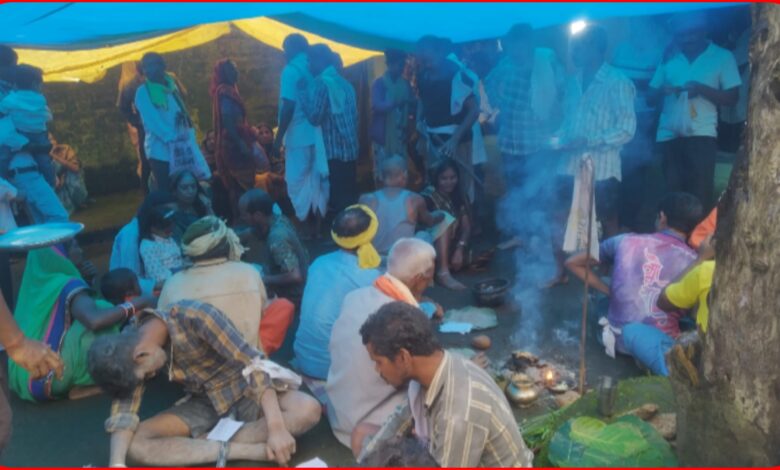 नाग पंचमी यश भारत विशेष : नागपंचमी में विशेष विधि से उतारते हैं सांप का जहर, पंडा को चढ़ता है नाग का भाव... पढ़े आस्था के अजब गजब रंग 1 InCollage 20260817 195852289