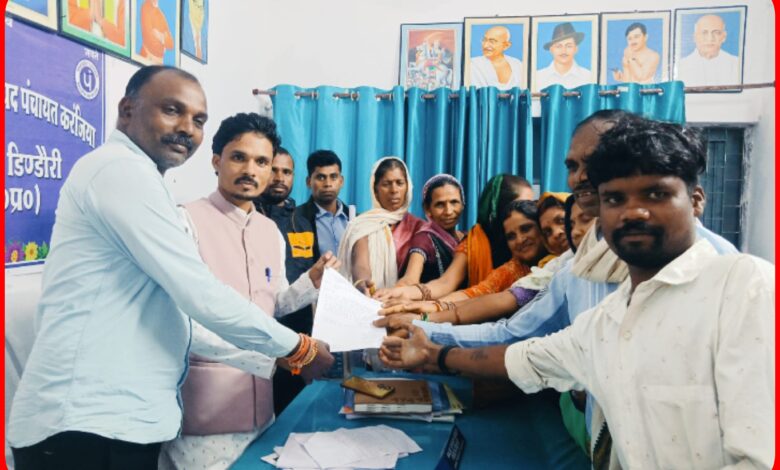 सिर पर दौड़ रही हाईटेंशन लाइन : एनएच 45 और नाली निर्माण ने बढ़ाई आफत 1 InCollage 20260819 120217037