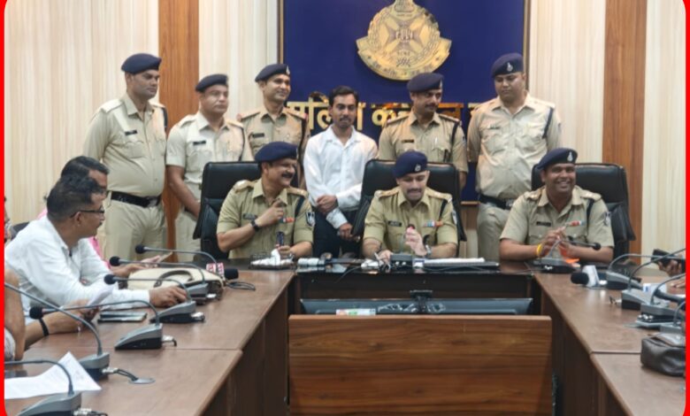 फर्जी फर्मों के 30 से ज्यादा खाते खोलकर करोड़ों का ऑनलाइन सट्टा कारोबार : 2.69 करोड़ नकद बरामद 1 InCollage 20260819 161336010